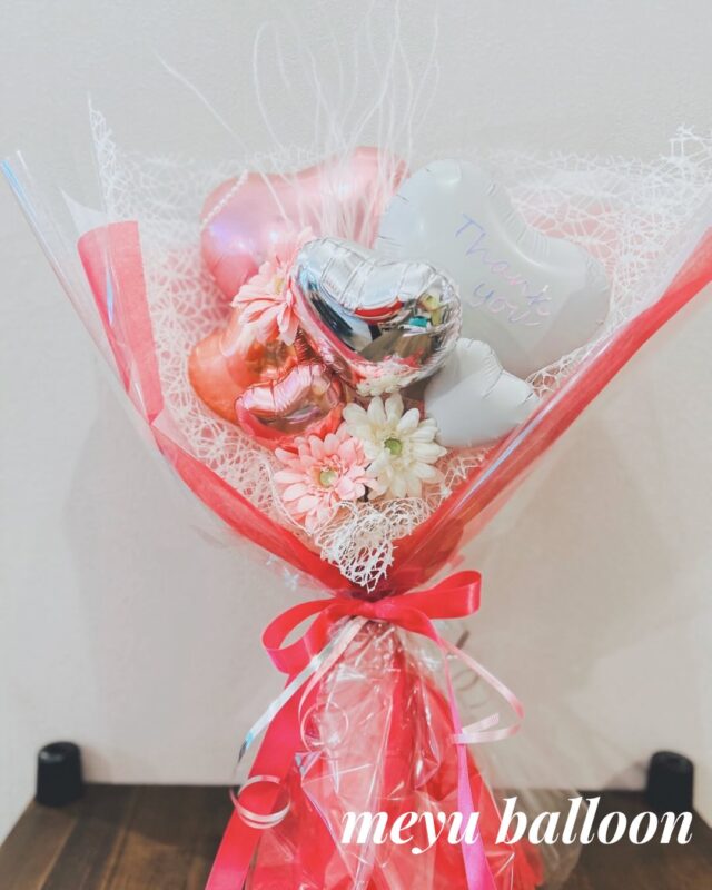 𝑻𝒉𝒂𝒏𝒌 𝒚𝒐𝒖 を贈る、特別なバルーンギフト 🎈

感謝の気持ちをそのままカタチに。
「𝑻𝒉𝒂𝒏𝒌 𝒚𝒐𝒖」の文字入りバルーンは
成人式・卒業式・先生へのプレゼントにぴったりです🤍

やさしいカラーとお花を合わせた
大人かわいいデザイン𓂃𓈒𓏸

🎨 カラー変更可能
ご希望の雰囲気に合わせてお作りします。

大切な節目に、
心に残る“ありがとう”を添えてみませんか？
@meyu_balloon 
#成人式
#卒業式
#先生へのプレゼント
#バルーンギフト
#ありがとうギフト
#感謝を伝える
#お祝いギフト
#オーダーバルーン
#meyuballoon