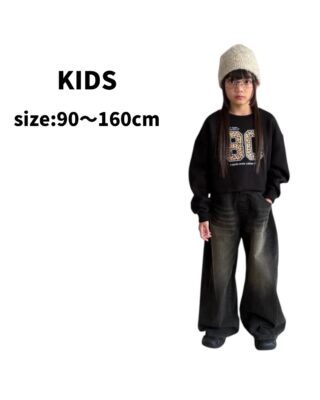 ＼ 韓国子供服 NEWトップス ／

程よく短めのクロップド丈がポイントの
トレンド感たっぷりなスウェットトップス。
ワイドパンツやスカートに合わせるだけで
一気にバランスのいいスタイリングが完成します。

胸元のデザインがコーデのアクセントになり、
シンプルすぎず、でも合わせやすい絶妙な存在感。
ゆったりしたシルエットで動きやすく、
デイリーにもお出かけにも大活躍の1枚です。

いつものコーデに“ちょっとこなれた雰囲気”を
プラスしたい日にもおすすめ♡
@meyukids 

#韓国子供服 #韓国キッズ #キッズファッション #子供服コーデ #キッズコーデ #男の子コーデ #女の子コーデ #キッズトップス #クロップド丈 #スウェットコーデ #おしゃれキッズ #プチプラ子供服 #韓国子供服通販 #meyu